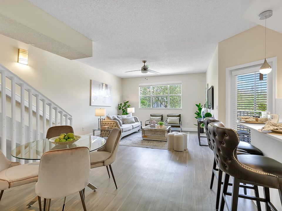 B2 Marseille - 3-Story Townhomes