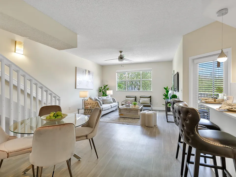 B2 Marseille - 3-Story Townhomes