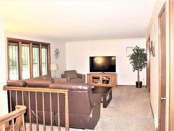 3rd image of 5355 Tanglewood Dr NE