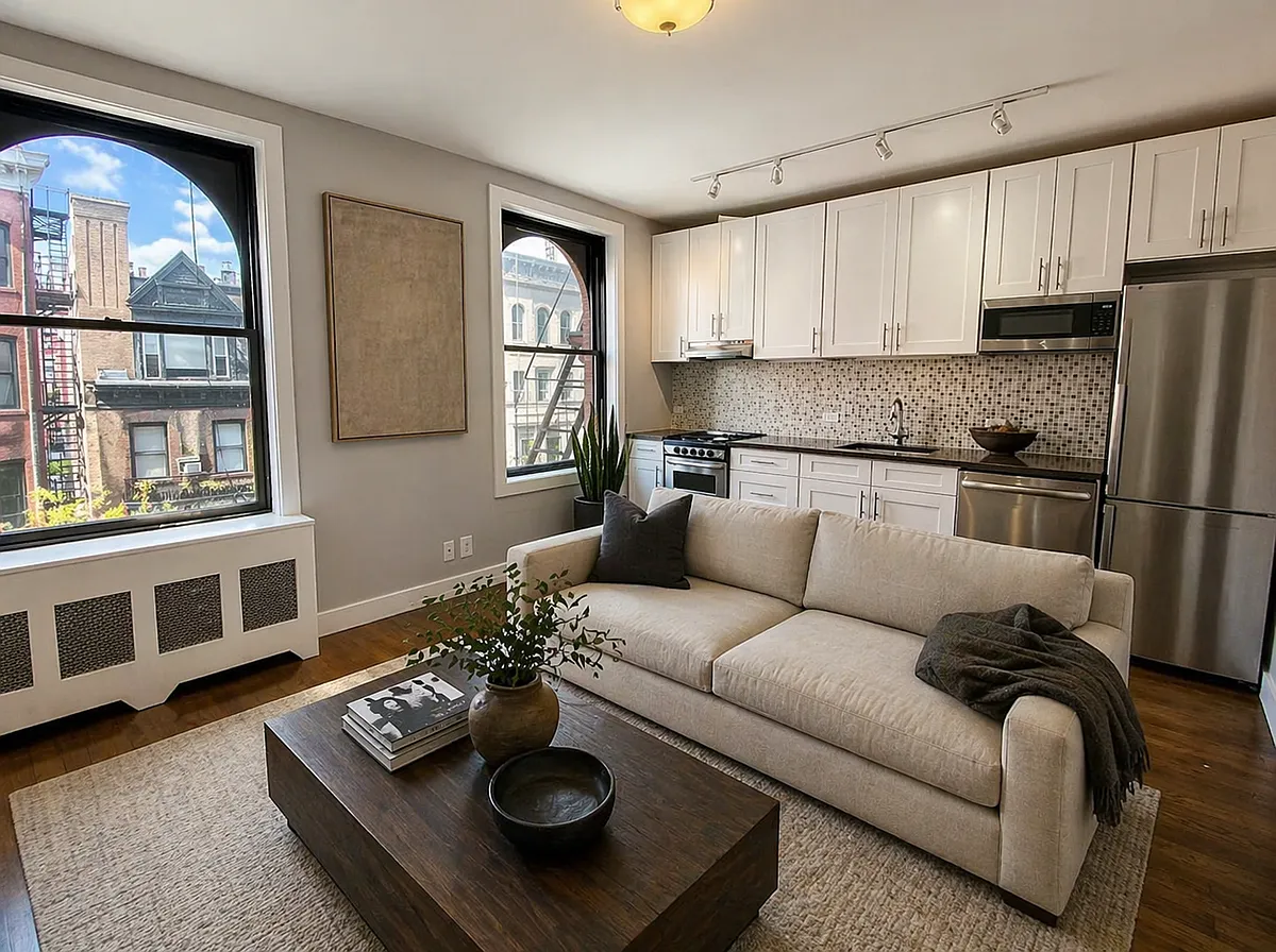 Building Photo - 72 W 69th St #4C