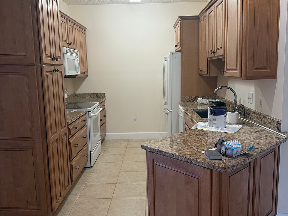 1st image of 160 Lazy Willow Ln