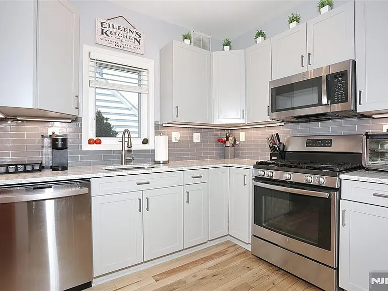 492 Madeline Ave #2 — Photo 11