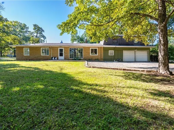 3 Glen Arbor Rd, Kansas City, MO 64114