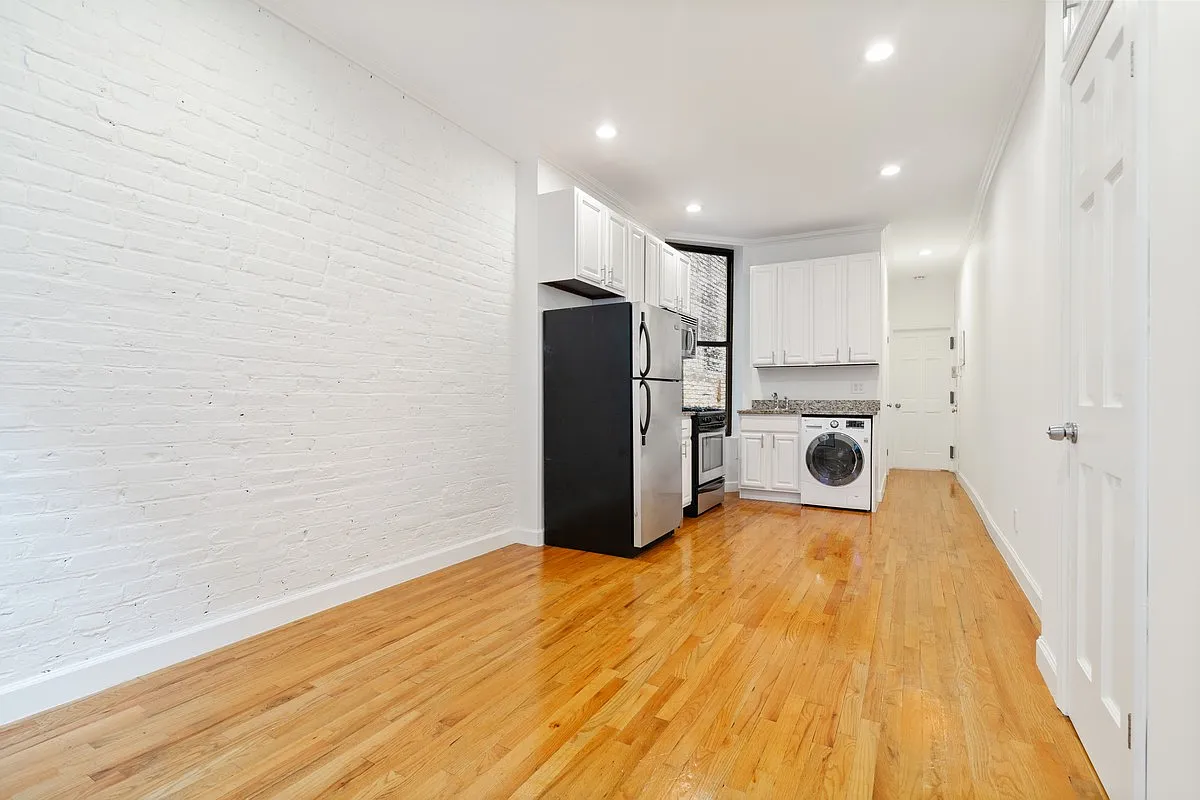 Building Photo - 21 1st Ave #24
