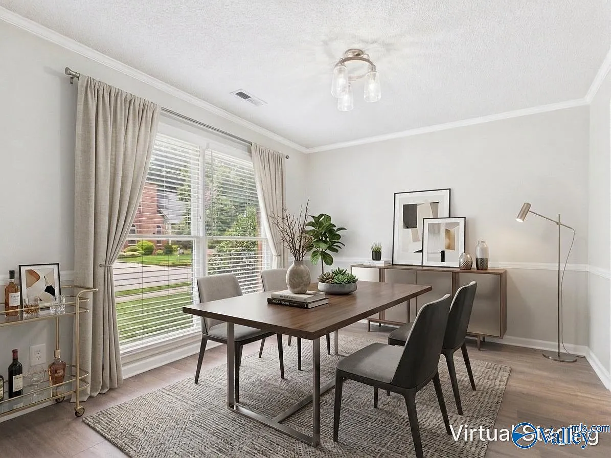 4 bed, 2.0 bath, 2114 sqft, $2,200 — Photo 2