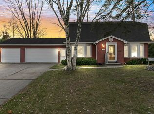 1571 View Ln, Green Bay, WI 54313