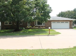 914 Cherry Dr, Geneseo, IL 61254