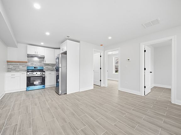 5th image of 7600 W 61st St