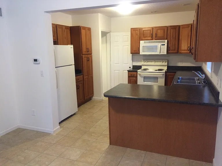 623 Kenwood Ave — Photo 15