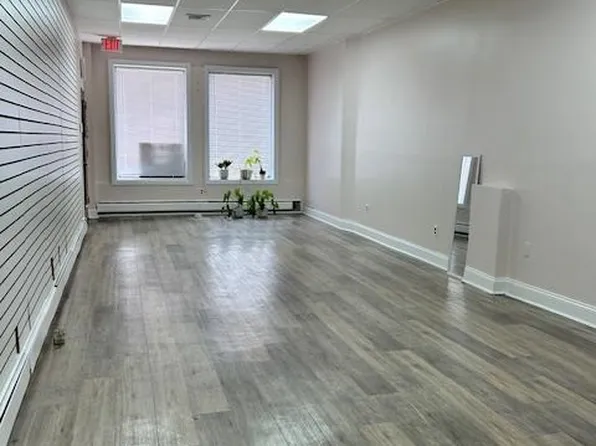 1009 Broadway image 5 of 6