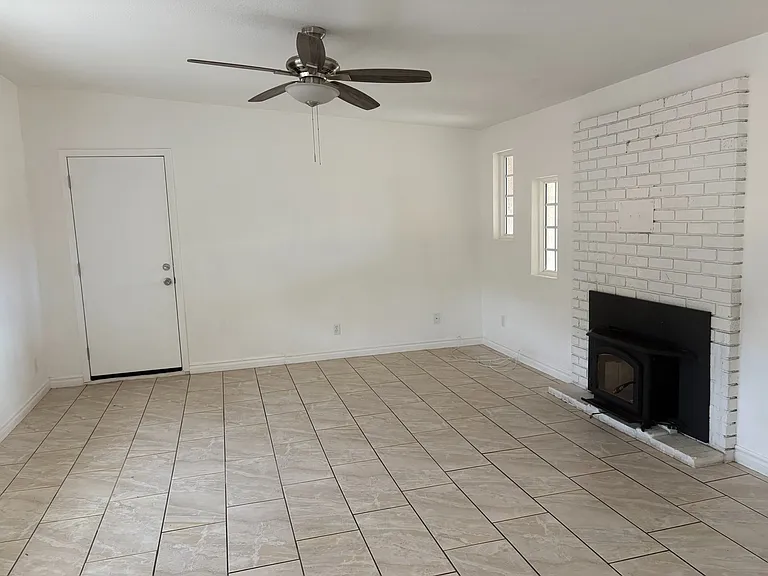 20800 Sholic Rd — Photo 2