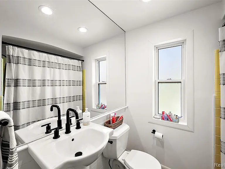 1065 Wimbleton Dr — Photo 15