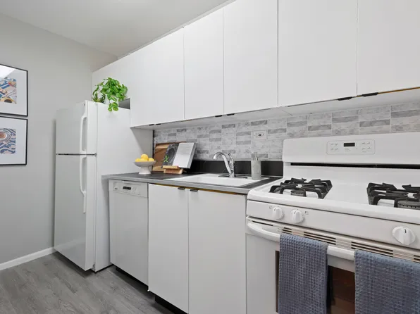 315 East 70th Street image 9 of 13