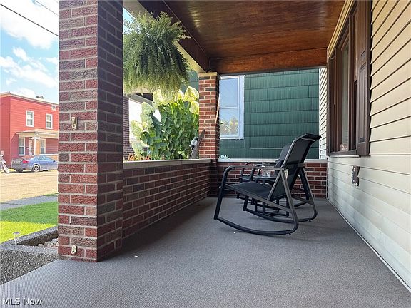 3rd image of 517 Walden Ave