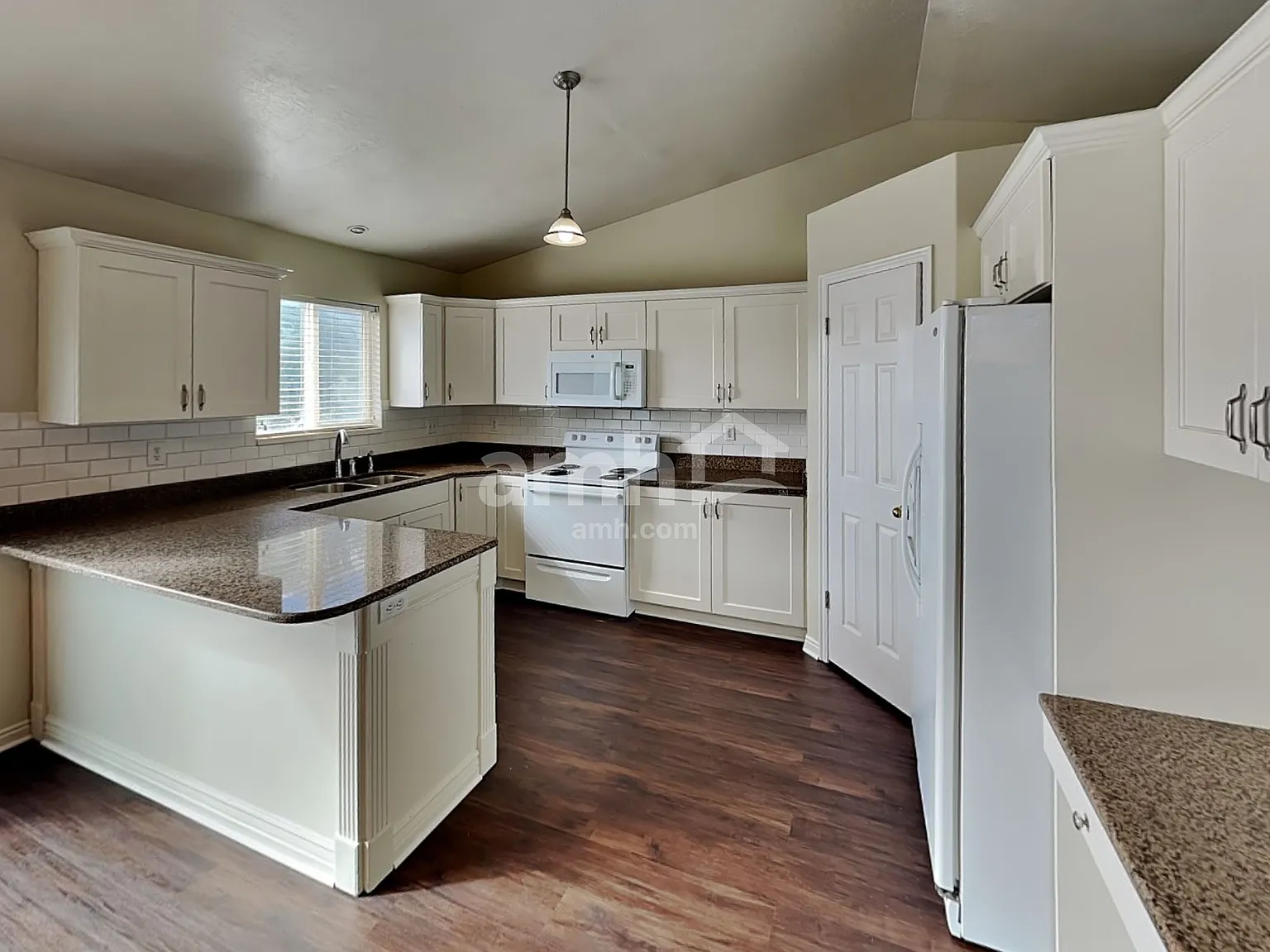 5 bed, 3.5 bath, 2322 sqft, $2,695 — Photo 3