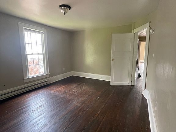 3rd image of 926 12th St SE #2