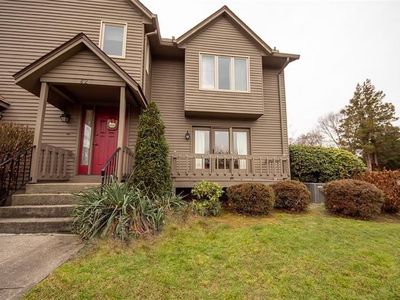 200 Mayfield Ave APT E2, Cranston, RI, 02920