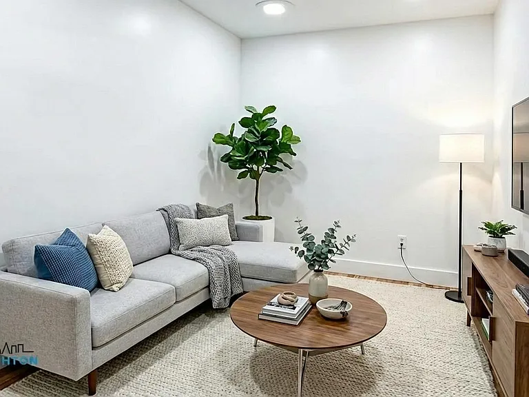 417 E 9th St #10 — Photo 3