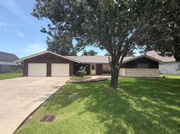 2134 5th St, Port Neches, TX 77651