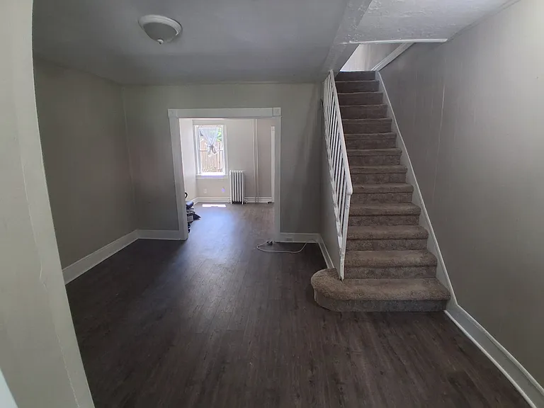 538 Clifton Ave — Photo 9