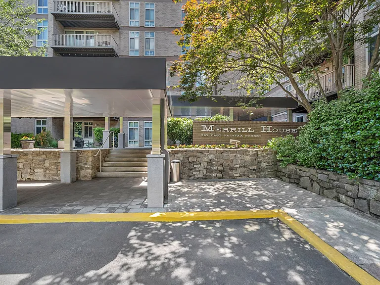 Merrill House Apartments — Photo 24