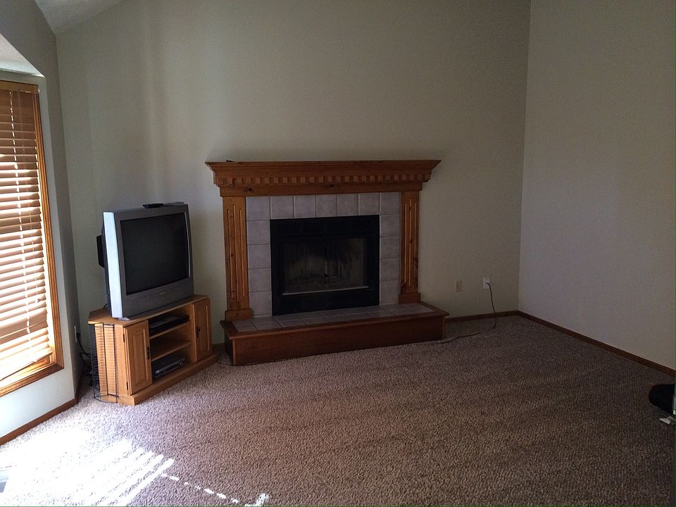 2nd image of 501 NE Wood Ct