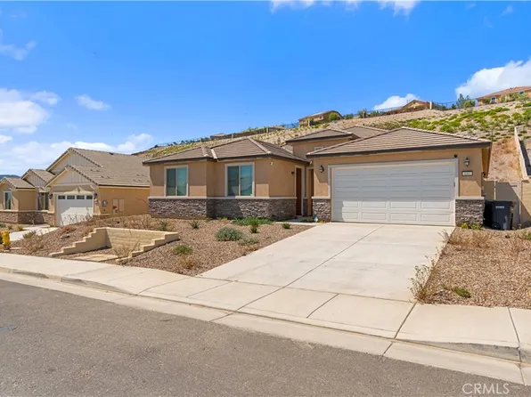 4061 Hudson Ln, Lake Elsinore, CA 92530