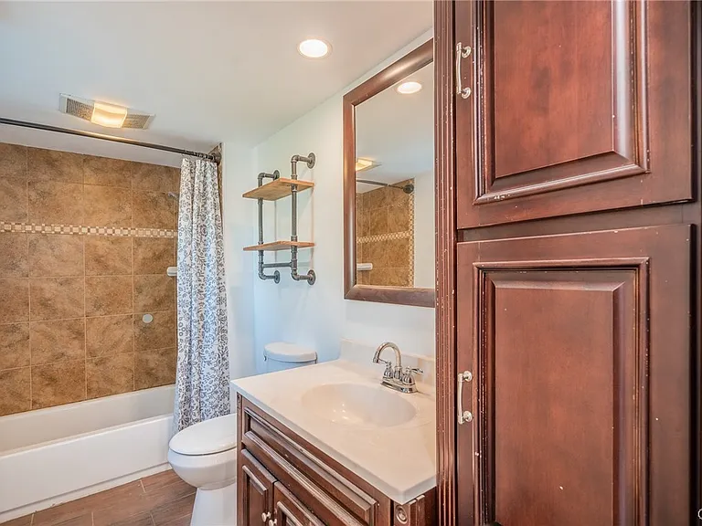 8403 Gaskin Rd — Photo 22