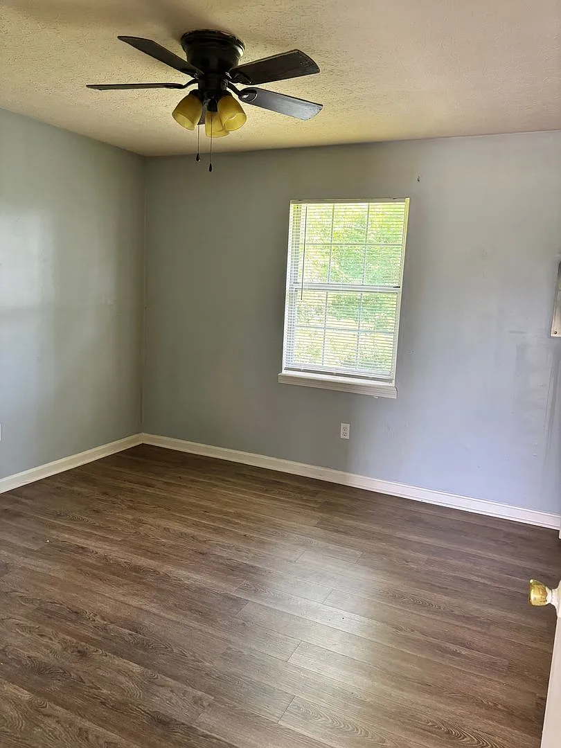 354 Shelby Ave — Photo 2