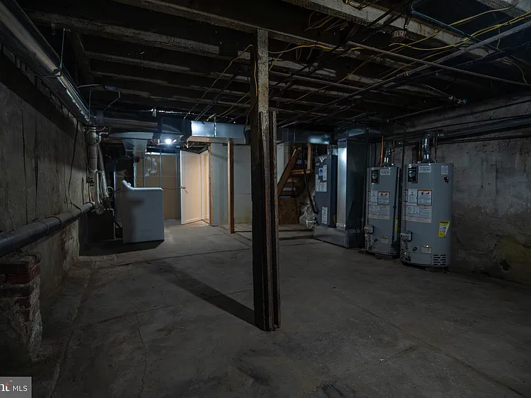 2410 Wharton St #1 — Photo 31
