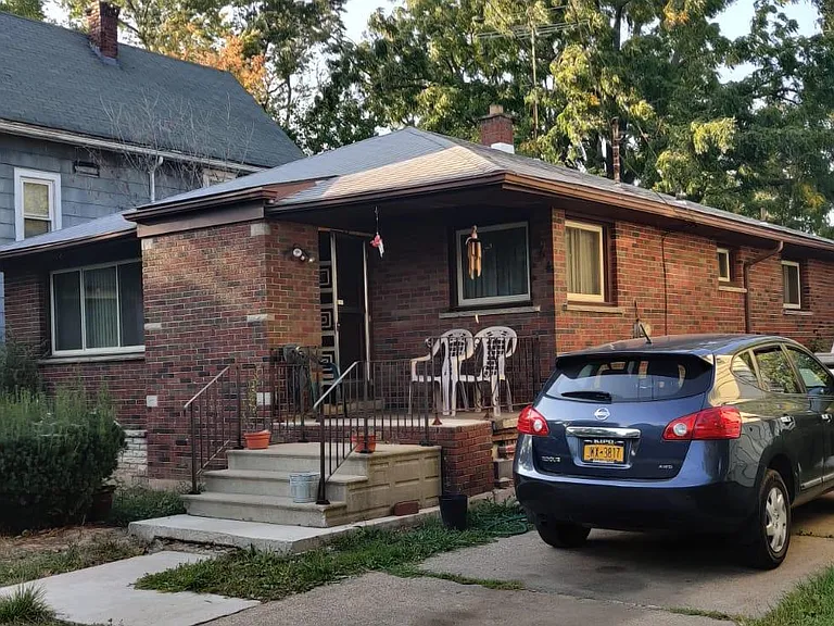 1864 Linwood Ave — Photo 1