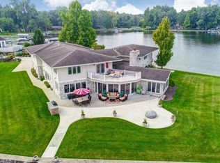 945 Country Club Ln, Warsaw, IN 46580