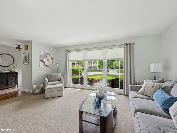 5th image of 2734 N Dryden Pl