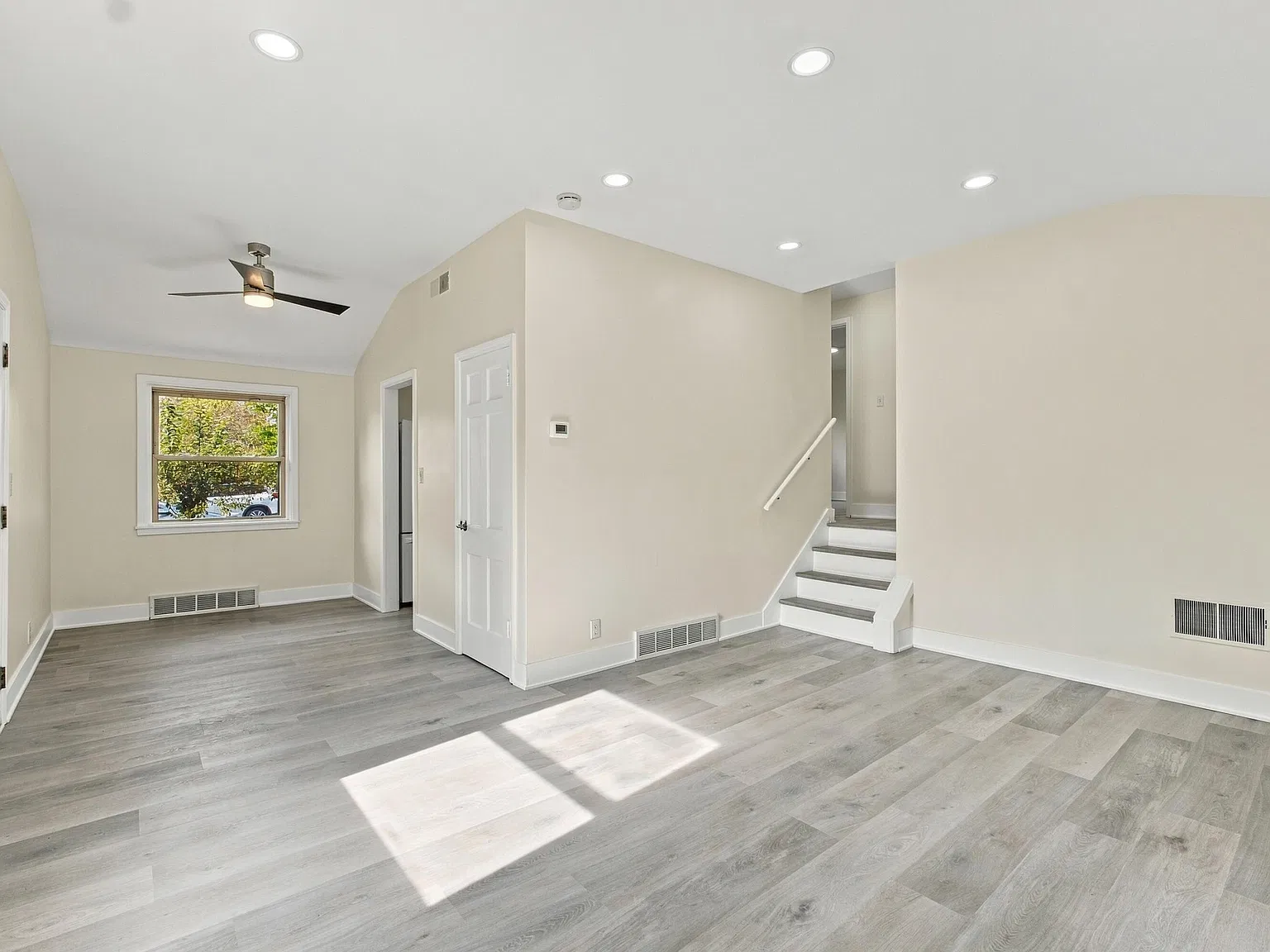 2 bed, 1.0 bath, 699 sqft, $2,100 — Photo 4