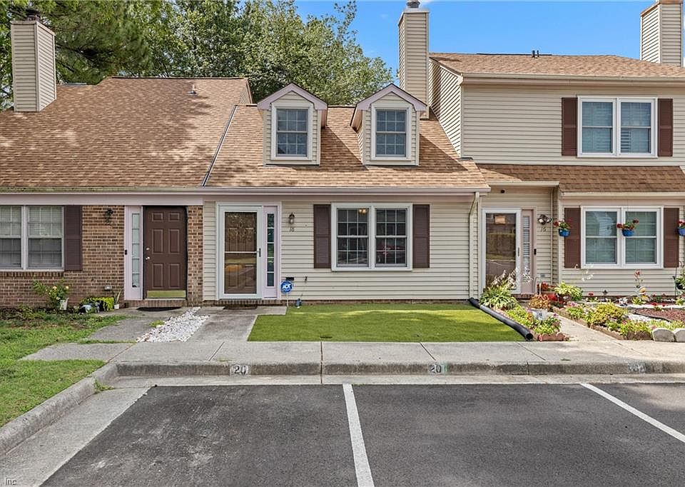 1st image of 18 Parkway Dr