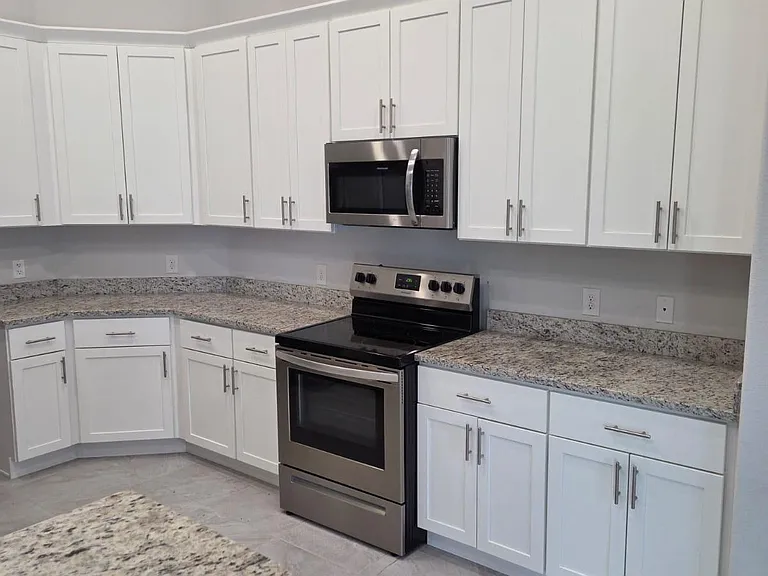 2437 Hagoplan Ave SW — Photo 7