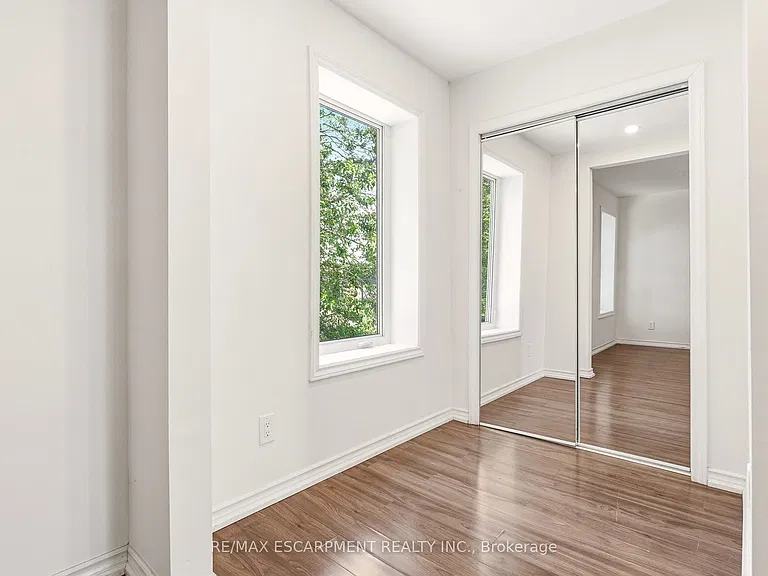 48 Glendale Ave S — Photo 22