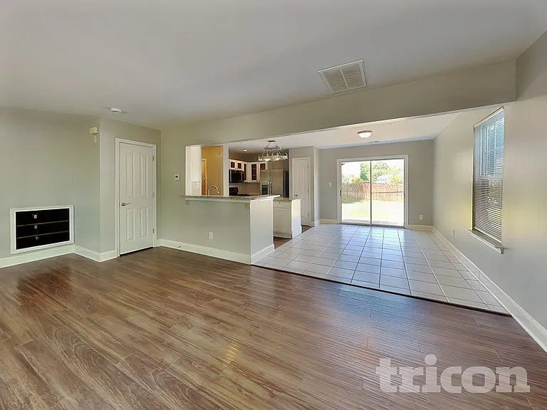 106 Newbury Dr — Photo 3