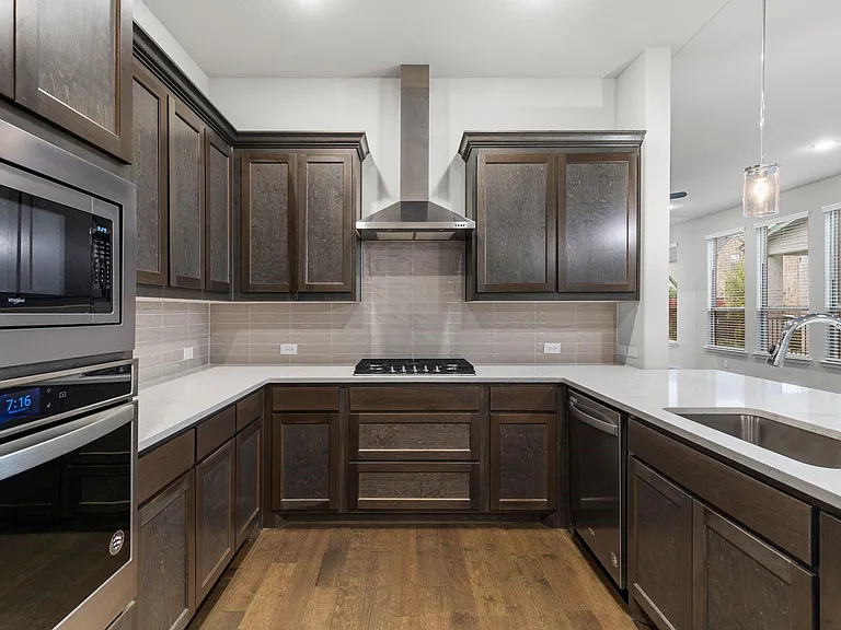 4123 Curtiss Dr — Photo 2