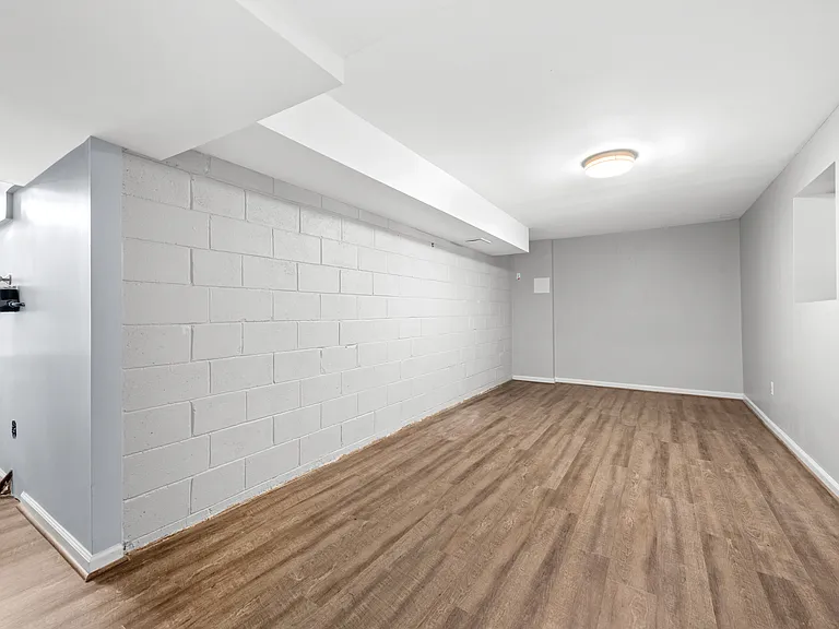 1161 Kettle Pond Ln — Photo 32
