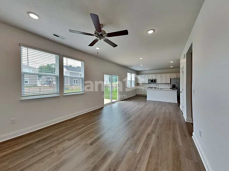 405 Golden Maple Pl — Photo 5