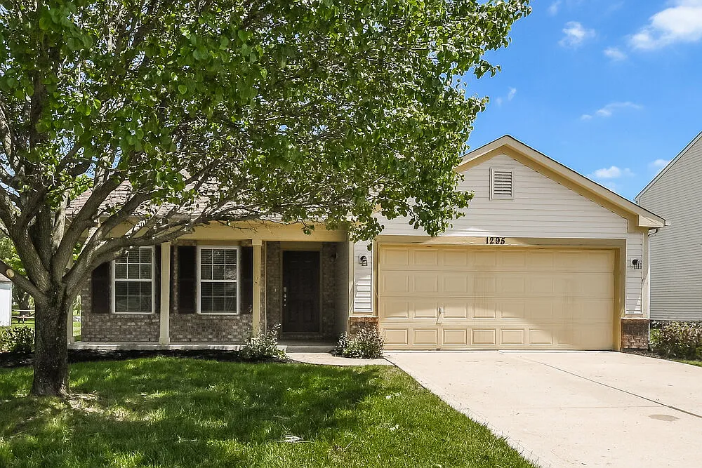 3 bed, 2.0 bath, 1562 sqft, $2,225 — Photo 3