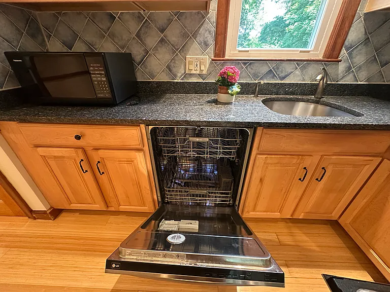 10 Cedar Ridge Dr — Photo 8