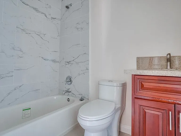 501 E 99th St #10 — Photo 22