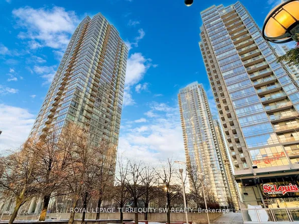 5 Mariner Ter, Toronto, ON