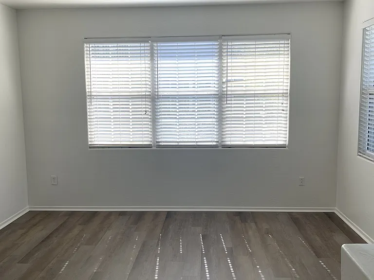 2244 E Huntington Dr — Photo 5
