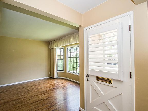 3rd image of 3208 Strathmore Dr