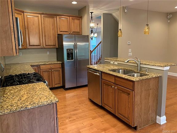 3rd image of 402 Balsam Dr