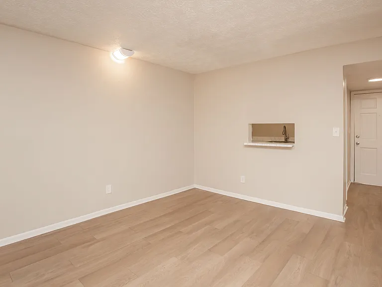 Oasis Club Apartments — Photo 24