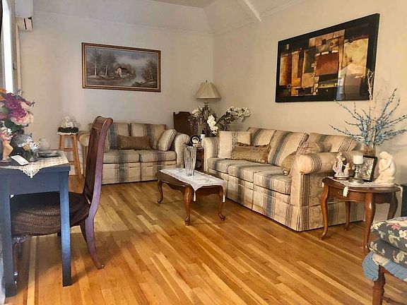 4th image of 3228 33rd St #1